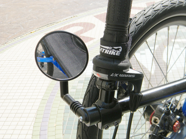 SRAM X-7 Gear Shift - The SRAM X-7 Gear shift works great with the SRAM rear derailleur providing smooth shifting.