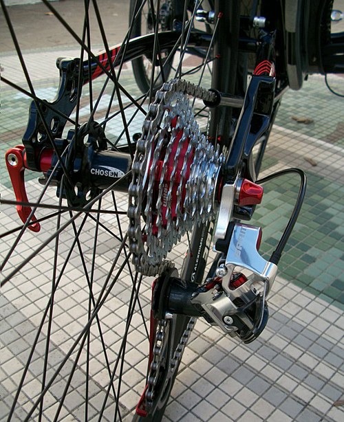 Cassette - The rear cassette is a SRAM PG 990 11-32 9 speed cassette, which is a light-weight cassette, but still sturdy with a great gear range. 