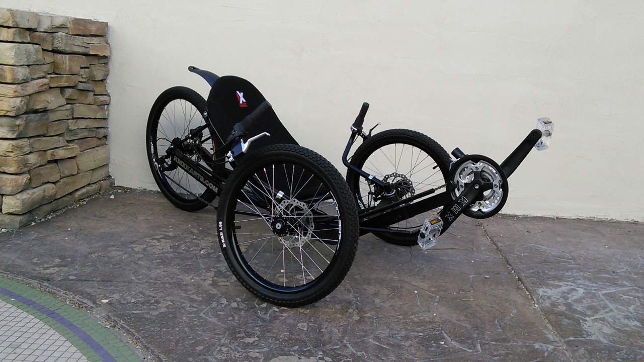 KMX Kobra 24-Speed Recumbent Trike